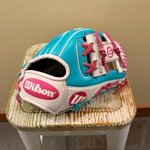 2025 Wilson A2000 1786 Infield Baseball Glove 11.5" (New)  *RHT*