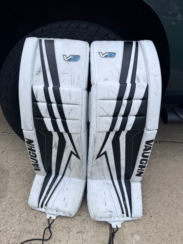 34" Vaughn V9 Goalie Leg Pads (Used)