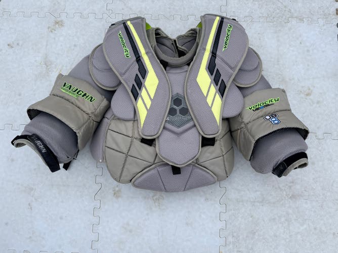 Medium Vaughn VE8 Pro Carbon Goalie Chest Protector Pro Stock (Used)