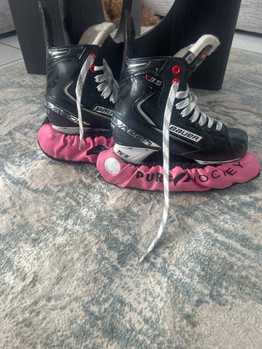 Bauer Hockey Goalie Skates Regular Width Size 3 (Used)