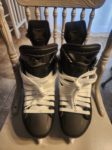 Black/Gray 2024 CCM Hockey Skates Regular Width Pro Stock 8 (New)