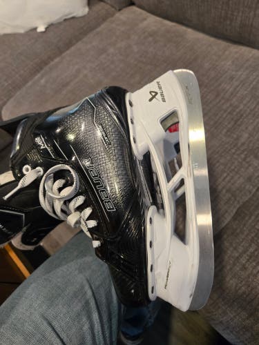 Black/Gray 2024 Bauer Supreme M50 Pro Hockey Skates 7.5 (Used)