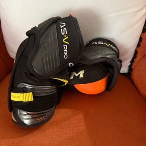 Junior Large CCM Tacks AS-V Pro Elbow Pads (Used)