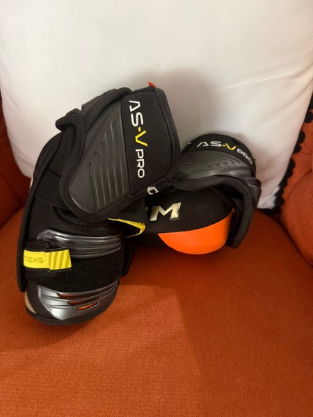 Junior Large CCM Tacks AS-V Pro Elbow Pads (Used)