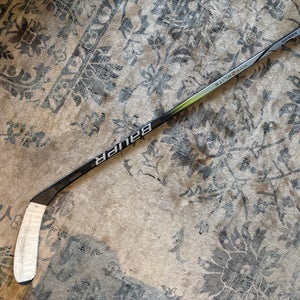 Junior Bauer Vapor Hyperlite 2 Left Hand Hockey Stick P28 40 Flex (Used)