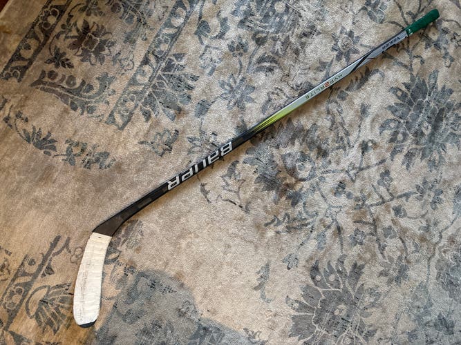 Junior Bauer Vapor Hyperlite 2 Left Hand Hockey Stick P28 40 Flex (Used)