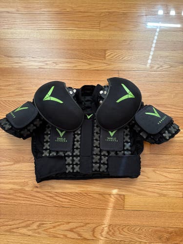Men's Medium/Large Senior Verbero Shield Shoulder Pads (Used)