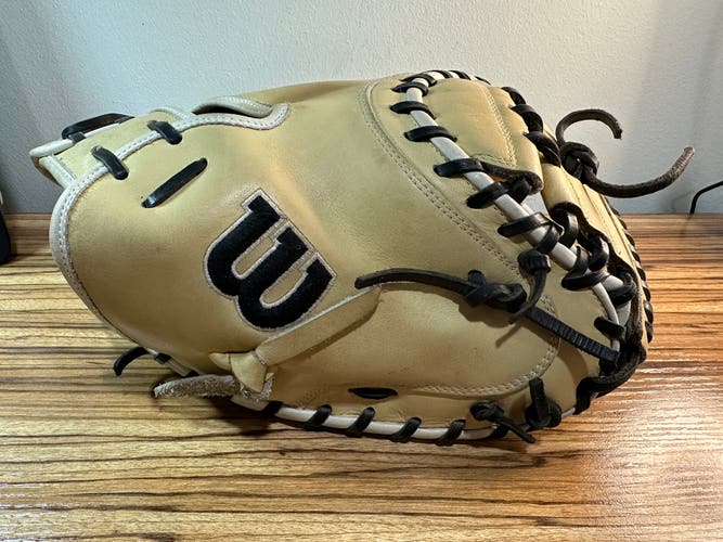 Wilson A2000 RH Catcher's Glove 33" (Used)