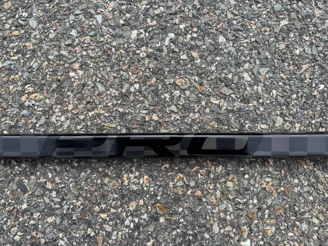 Senior PRO Red Line Right Handed Hockey Stick Toe Pattern 80 Flex Pro Stock (Used) IK17