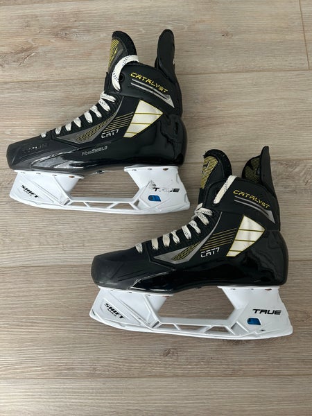 2022 True Catalyst 7 Hockey Skates Wide Width 9 (Used)