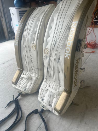 31" Reebok 18K Goalie Leg Pads Pro Stock (Used)
