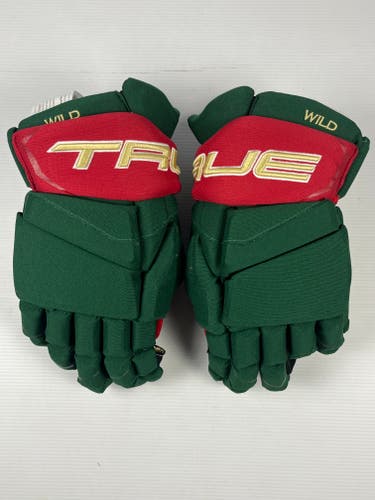 New 15” True Catalyst 9x Pro Stock Hockey Gloves - Green/Red/Gold