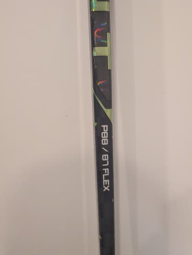 Senior Bauer AG5NT Left Hockey Stick P88 87 Flex (Used)