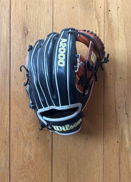 2022 Wilson A2000 RH Infield Baseball Glove 11.75" (Used)