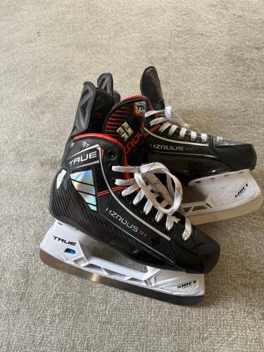 Black 2023 True HZRDUS 9x Hockey Skates Wide Width Size 5 (Used)