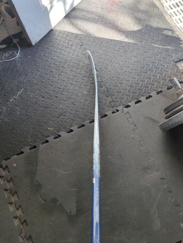 Senior noname Right Handed Hockey Stick Mid Pattern 77 Flex Pro Stock (Used)