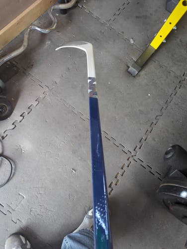 Senior noname Right Handed Hockey Stick Mid Pattern 77 Flex Pro Stock (Used)