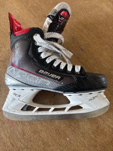 Bauer Vapor XLTX Pro+ Hockey Skates Wide Width Size 5.5 (Used)