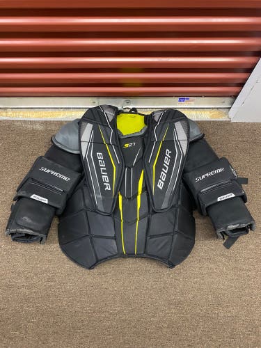 Large Bauer Supreme S27 Goalie Chest Protector (Used)