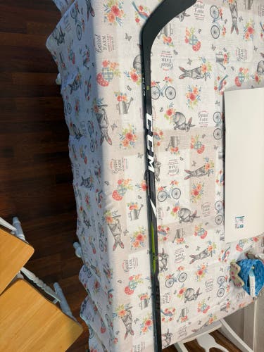 Junior CCM Ribcor 63K Right Handed Hockey Stick P29 50 Flex (New)