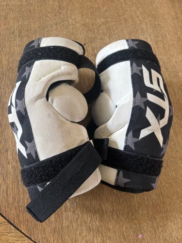Small Youth STX Stallion 75 Arm Pads (Used)