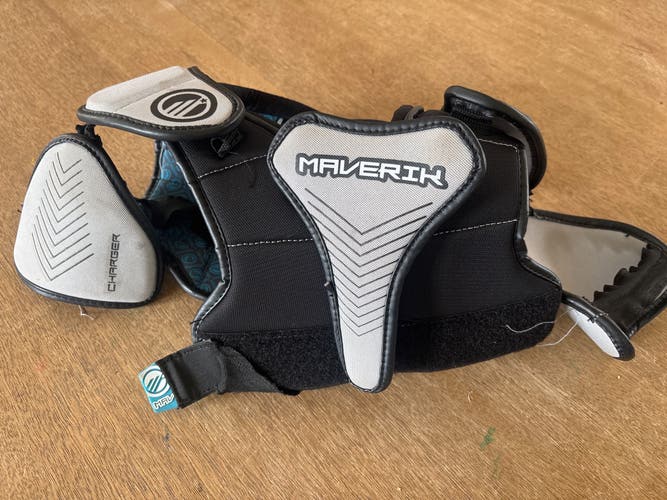 Small Youth Maverik Charger Shoulder Pads (Used)