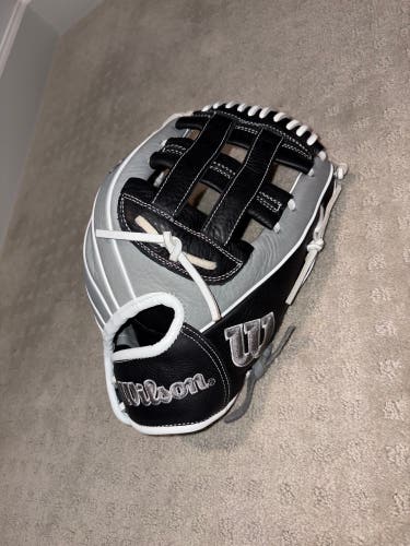 2024 Wilson A1000 RH Infield Softball Glove 12" (New)