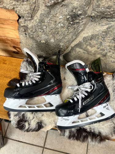 Black 2023 Bauer Vapor X Velocity Hockey Skates Regular Width 9 (Used)