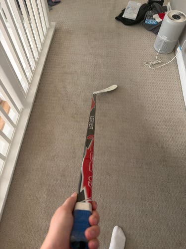 Intermediate Bauer Vapor Flylite Right Handed Hockey Stick P28 65 Flex (Used)