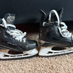 Black 2022 Bauer Supreme Mach Hockey Skates Size 4.5 (Used)