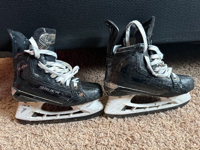 Black 2022 Bauer Supreme Mach Hockey Skates Size 4.5 (Used)