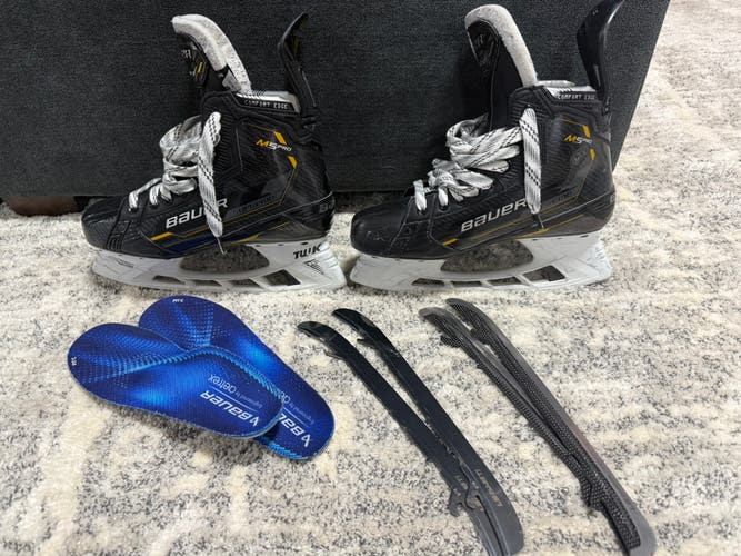 Black 2022 Bauer Supreme M5 Pro Hockey Skates 8 (Used)
