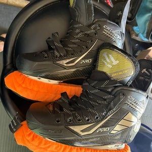 True Catalyst Pro Hockey Skates 7.5 (Used)