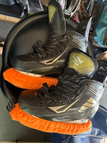 True Catalyst Pro Hockey Skates 7.5 (Used)