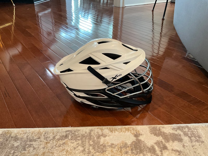 Cascade XRS Helmet (Like new) SEND OFFERS PLZ. WILLING TO NEGOTIATE.