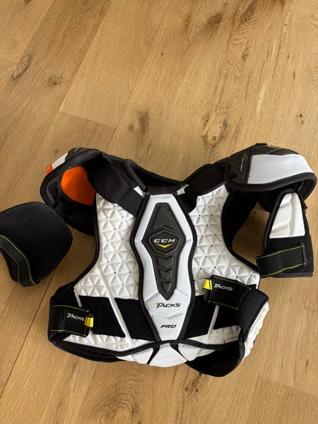 Men's Medium Senior CCM SuperTacks Shoulder Pads (New)