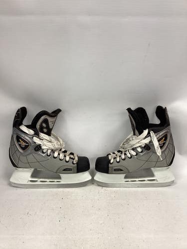 Used CCM VECTOR 4.0 Junior Hockey Skate Junior 03.5 11851-S000044697