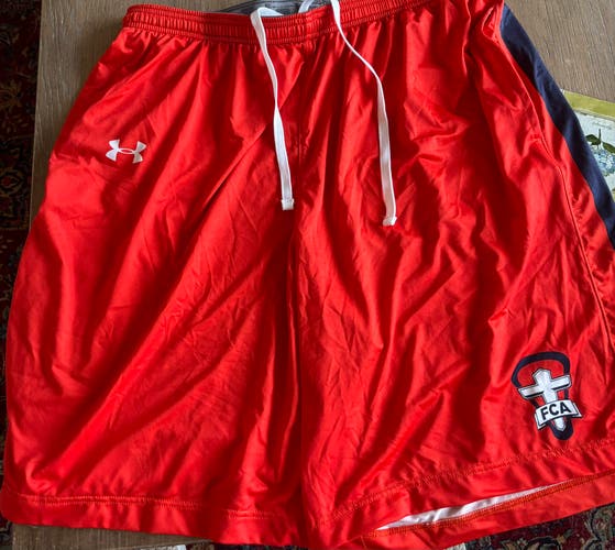 Orange Large Men's Under Armour Shorts (Used)
