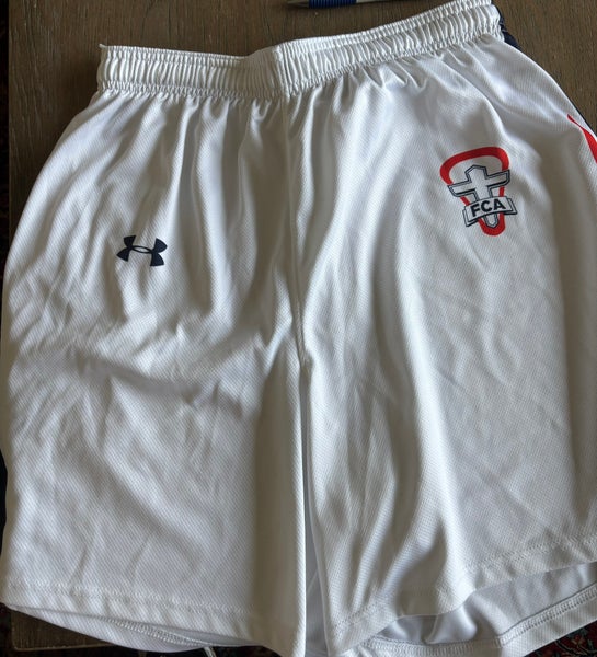 White Medium Men's Under Armour Shorts (Used)