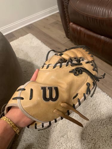 2022 Wilson A2000 RH Catcher's Baseball Glove 33" (Used)