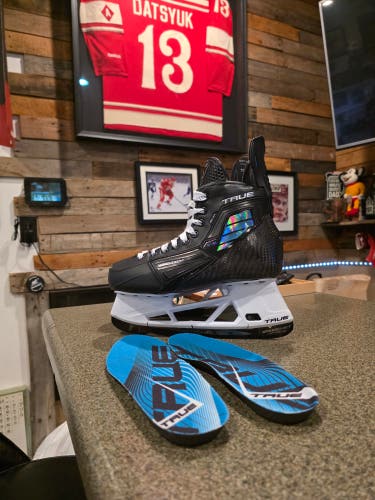 2026 True Custom SVH Hockey Skates Regular Width Pro Stock 7