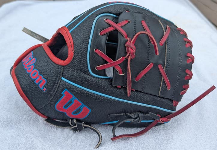 2025 Wilson RH Infield A2000 PFX2 11" One Piece Web Baseball Glove 11" (Used)