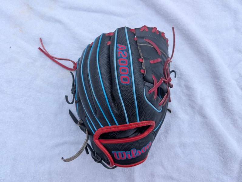 Wilson RH Infield A2000 PFX2 11" One Piece Web Baseball Glove 11" (Used)