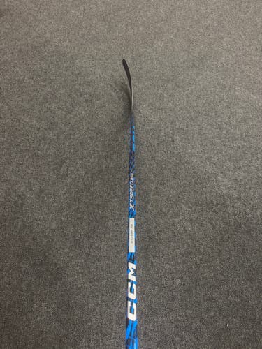CCM JetSpeed Youth Right Handed Hockey Stick P28 30 Flex (New)