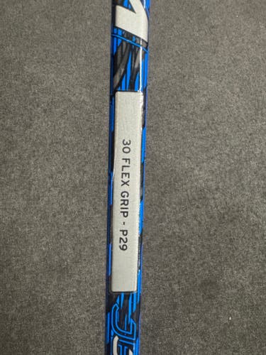 CCM JetSpeed Youth Right Handed Hockey Stick P29 30 Flex (New)