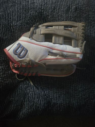 Wilson RH A2000 Softball Glove 12.25"
