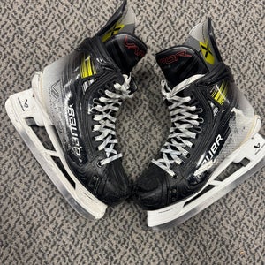 Bauer Vapor Hyperlite 2 Hockey Skates 8 (Used) Fit 2
