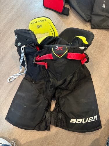 Junior Large Bauer Vapor 2X Hockey Pants (Used)