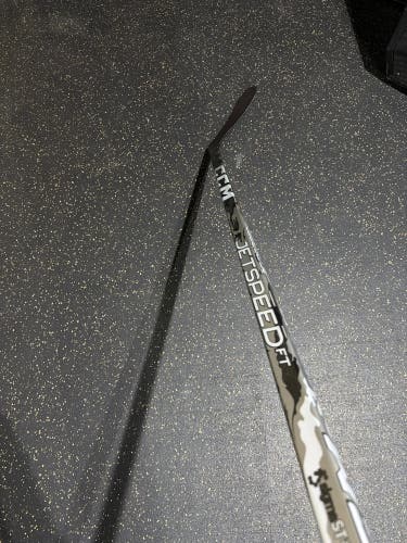 Senior CCM JetSpeed FT9 Right Handed Hockey Stick P29 70 Flex (New)