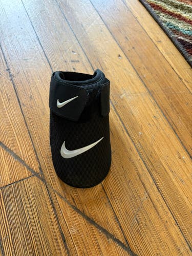 Black Senior Nike Elbow Protection (Used)